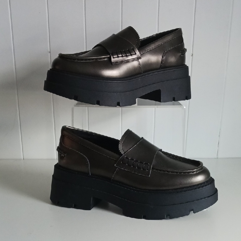 Steve Madden Pewter Platform  Loafers.